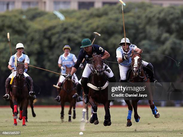 Diego Cavanagh of Argentina attacks while Ignatius Du Plessis of Rest of the World chases him during a match between Argentina and Resto del mundo as...