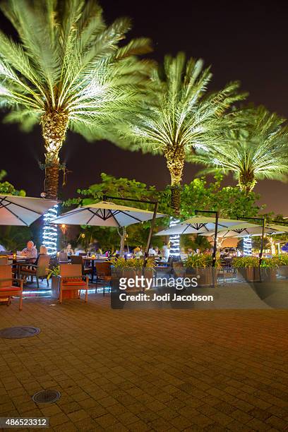 tourists having dinner outdoors on camana bay on grand cayman - grand cayman stock pictures, royalty-free photos & images