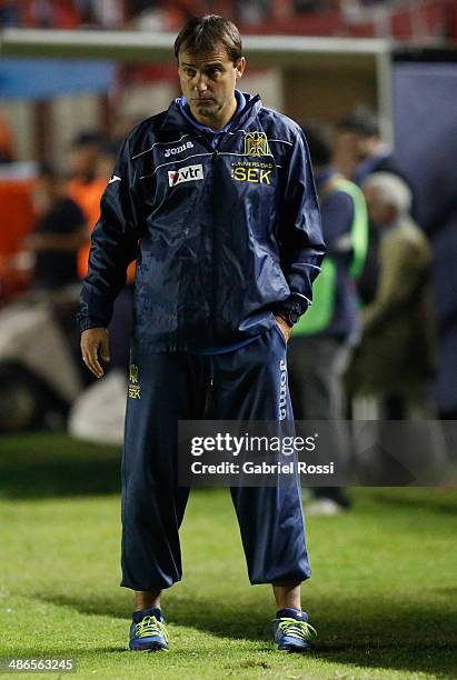 Jose Luis Sierra coach of Union Española looks on during a match between Arsenal and Union Española as part of round sixteen of Copa Bridgestone...