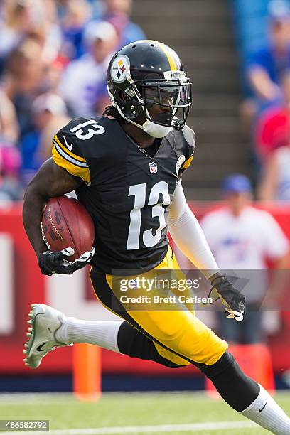 Dri Archer of the Pittsburgh Steelers returns the kickoff during the first quarter of a preseason game against the Buffalo Bills on August 29, 2015...