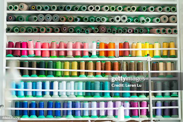 multi-colored spools used for sewing. - loja de miudezas imagens e fotografias de stock