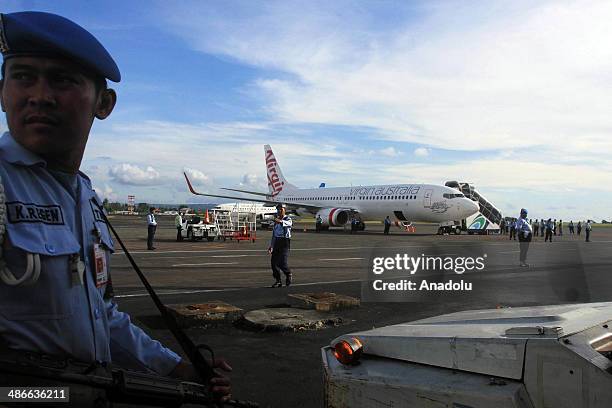 Indonesian Air Force army guard Boeing 737-800 of Virgin Australia at Ngurah Rai International Airport in Kuta, Bali on Friday, April 25, 2014. An...