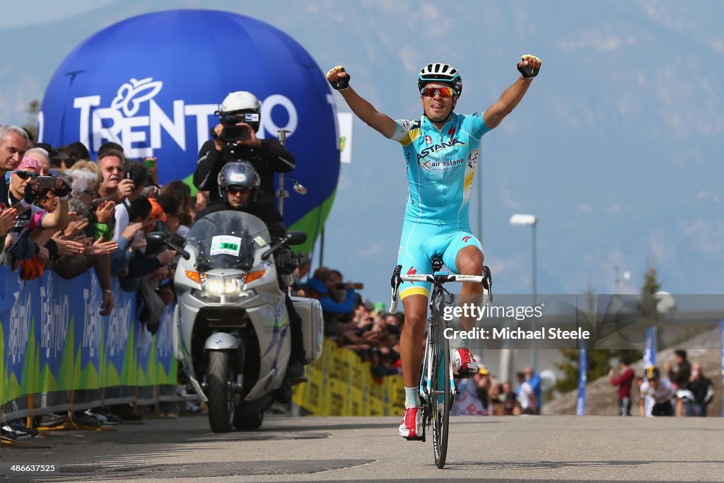Euskadi (D1) - Verbrugghe & Wallace Mikel-landa-of-spain-and-astana-pro-racing-celebrates-victory-during-stage-four-of-the-giro