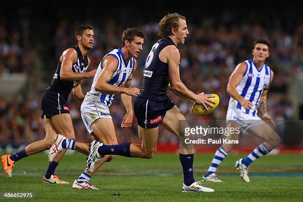 David Mundy of the Dockers looks to pass the ball during the round six AFL match between the Fremantle Dockers and the North Melbourne Kangaroos at...
