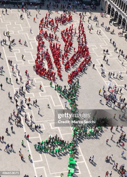 Human Rosing 12 Artists Create A Human Red Rose In Venice Stock Photos, High-Res ...