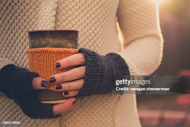 woman's hands in knits holding pottery - knitted stockfoto's en -beelden