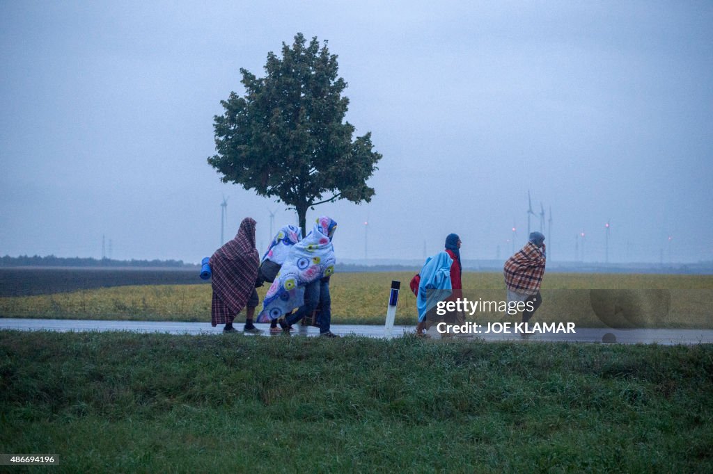 TOPSHOT-AUSTRIA-HUNGARY-EUROPE-MIGRANTS