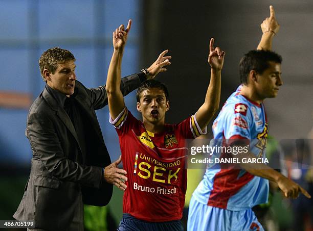 Argentina's Arsenal's midfielder Federico Freire and coach Martin Palermo gesture next to Chile's Union Espanola midfielder Luis Pavez during the...