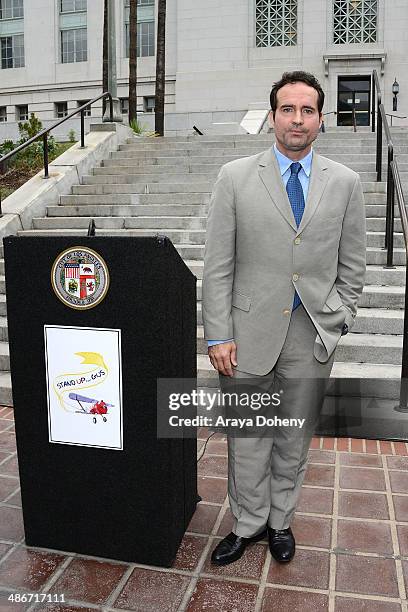 Founder of Stand Up For Gus actor Jason Patric speaks at the Stand Up For Gus press conference on the South lawn of the Los Angeles City Hall at Los...