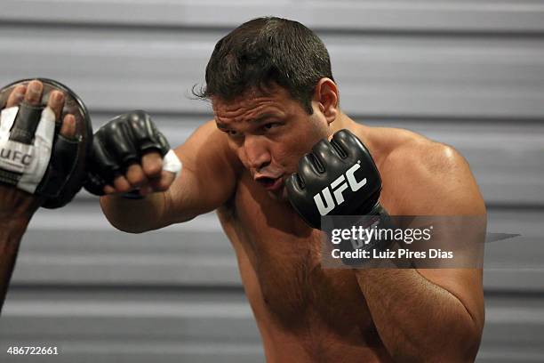 Team Sonnen fighter Job Kleber warms up before facing Team Wanderlei fighter Richardson Moreira during season three of The Ultimate Fighter Brazil on...