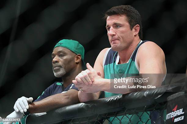 Team Sonnen boxing coach Clayton Hires and coach Chael Sonnen stand in the corner of Team Sonnen fighter Job Kleber before he faces Team Wanderlei...