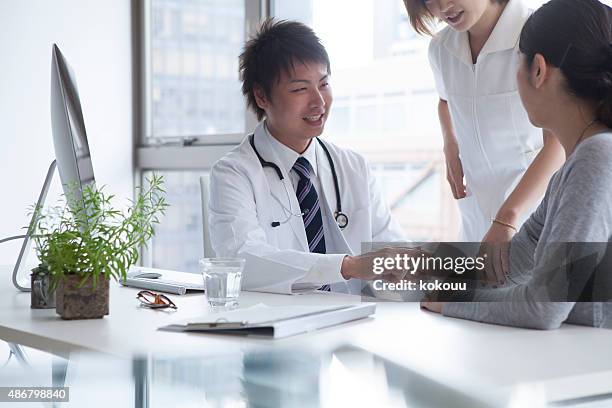 male doctor with patient in hospital - puke japan stock pictures, royalty-free photos & images