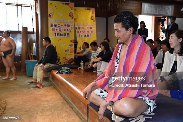 71 Children Learn How To Sumo Wrestle With Former Yokozuna Takanohana ...