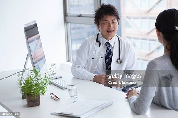 male doctor with patient in hospita - puke japan stock pictures, royalty-free photos & images