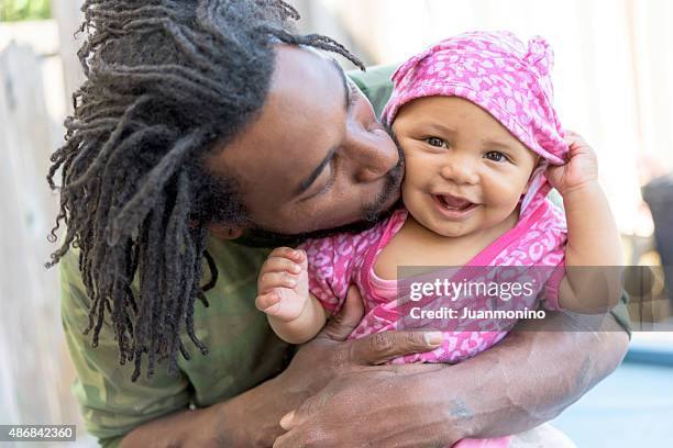 father and daughter - jamaicaanse etniciteit stockfoto's en -beelden