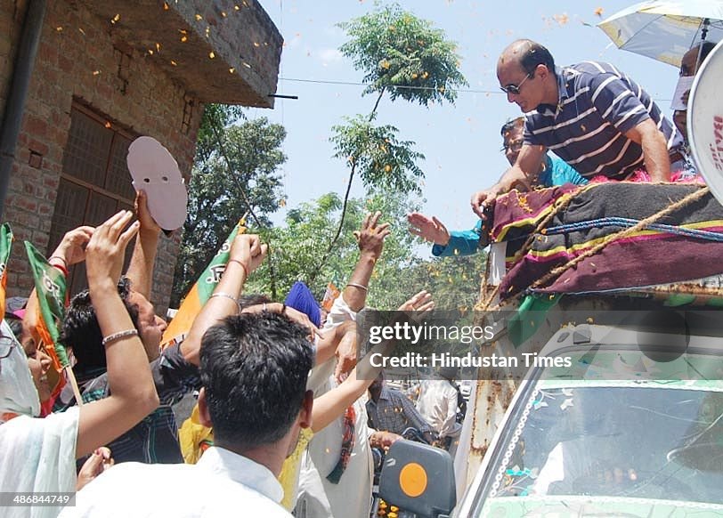 Bollywood Actor Akshaye Khanna Campaigns For His Father And BJP Lok Sabha Candidate Vinod Khanna