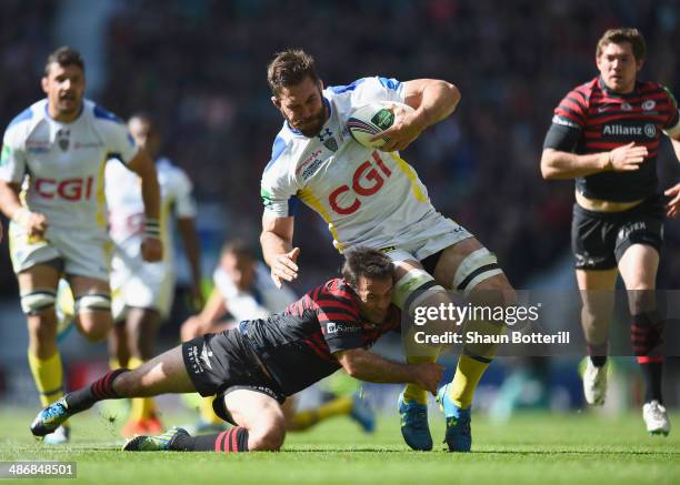 Jamie Cudmore of ASM Clermont Auvergne is tackled by Neil de Kock of Saracens during the Heineken Cup Semi-Final match between Saracens and ASM...