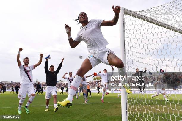 Abel Hernandez of Palermo celebrates with his team mates after winning during the Serie B match between US Latina Calcio and US Citta di Palermo on...