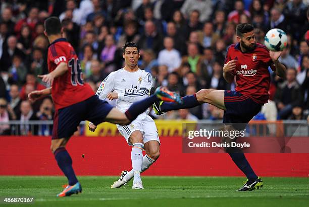 Cristiano Ronaldo of Real Madrid CF scores Real's opening goal from a free kick during the La Liga match between Real Madrid CF and CA Osasuna at the...