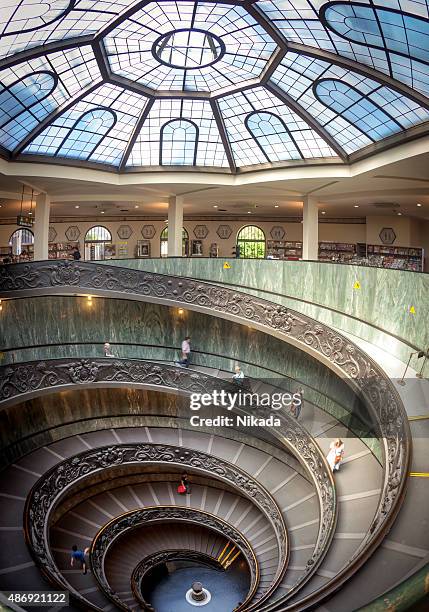 バチカン美術館の階段 - vatican museums ストックフォトと画像