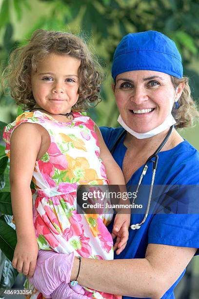 smiling patient - children's hospital stock pictures, royalty-free photos & images