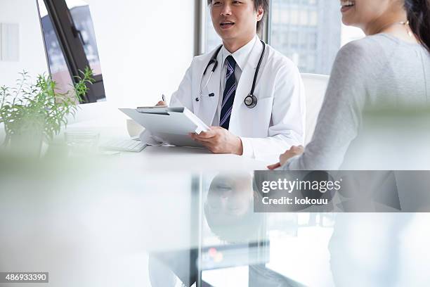 doctor consulting female patient - puke japan stock pictures, royalty-free photos & images
