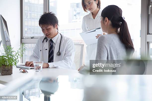 doctor to record the story of the patient to pc - puke japan stock pictures, royalty-free photos & images
