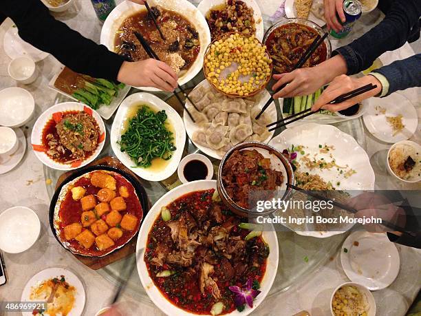let's party! - szechuan cuisine stockfoto's en -beelden