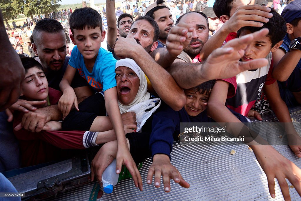 Thousands Of Migrants Continue To Cross The Greece-Macedonia Border