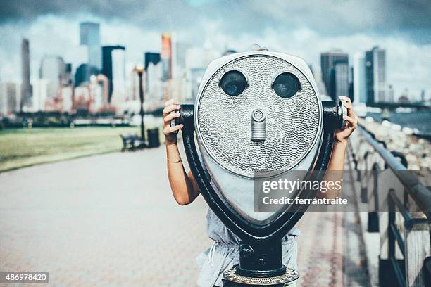 discover new york city - muntverrekijker stockfoto's en -beelden