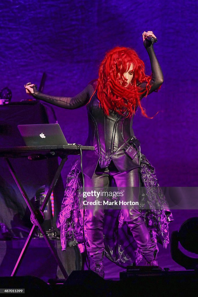 Cher And Cyndi Lauper In Concert - Ottawa, ON