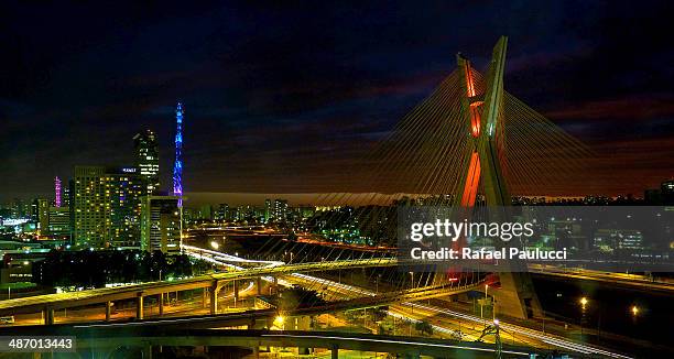 ponte estaiada octávio frias de oliveira - ponte estaiada sao paulo stock pictures, royalty-free photos & images