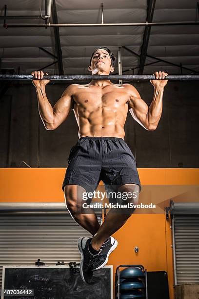 ripped man doing pull ups - pull ups stock pictures, royalty-free photos & images