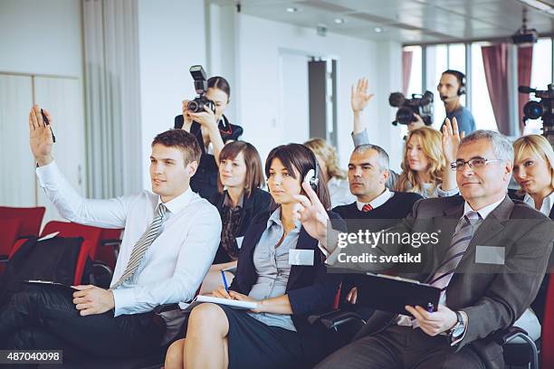 conferência. - press conference imagens e fotografias de stock