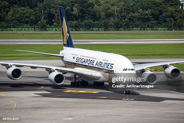 um airbus a380 da singapura companhias - airbus a380 imagens e fotografias de stock