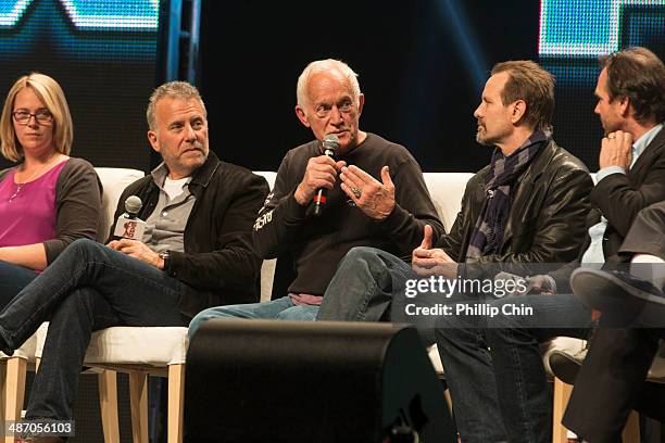 Aliens" actors Carrie Henn, Paul Reiser, Lance Henriksen, Michaerl Biehn, and Bill Paxton reunite with their cast members to celebrate their iconic...