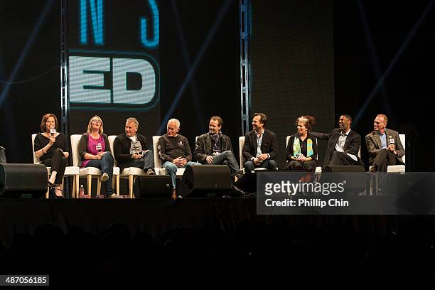 Aliens" actors Sigourney Weaver, Carrie Henn, Paul Reiser, Lance Henriksen, Michaerl Biehn, Bill Paxton, Jenette Goldstein, Ricco Ross and Mark...
