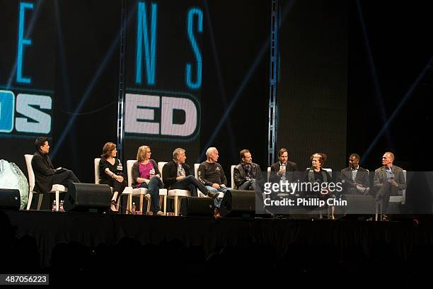 Star Trek actor and moderator Garrett Wang, "Aliens" actors Sigourney Weaver, Carrie Henn, Paul Reiser, Lance Henriksen, Michaerl Biehn, Bill Paxton,...