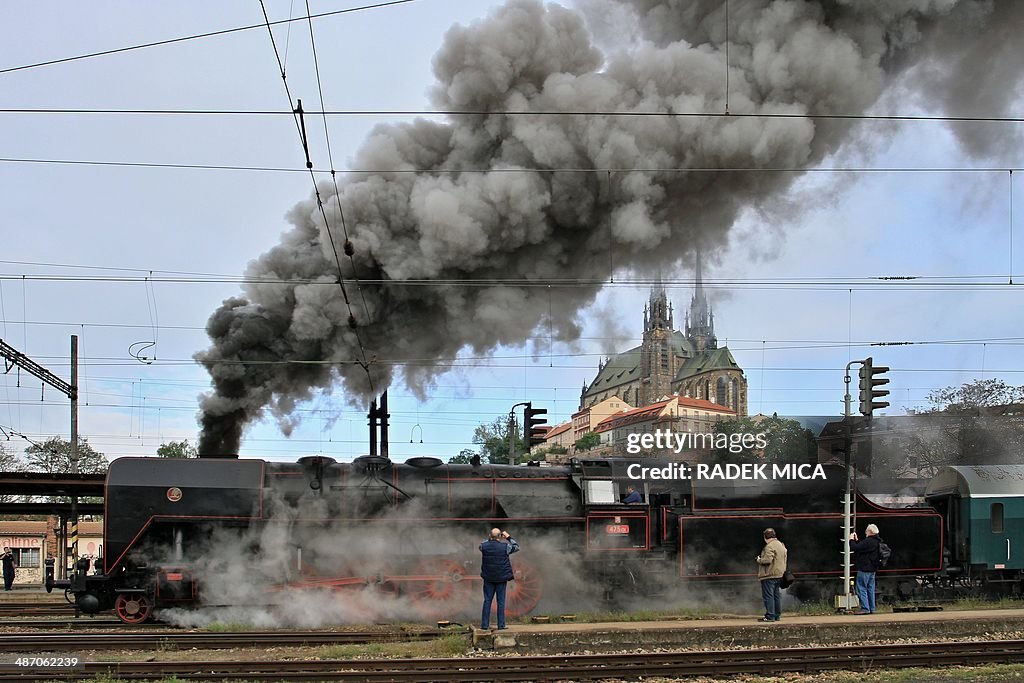 CZECH-STEAM-TRAIN-FEATURE