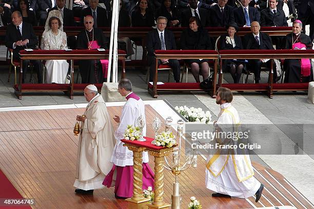 Pope Francis, King Juan Carlos and Queen Sofia of Spain , President of Poland Bronislaw Komorowski and his wife Anna Komorowska, Italian President...