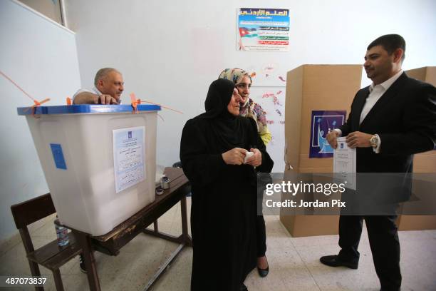 People vote in the Iraqi parliamentary elections at a polling station April 27, 2014 in Amman, Jordan. Iraq's former prime minister Ayad Allawi on...