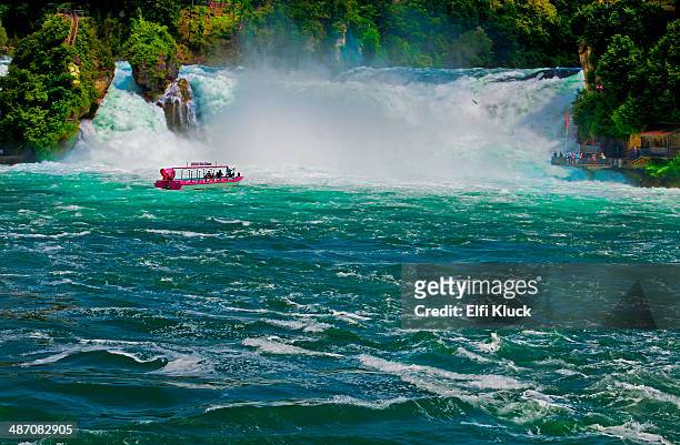 excursion boat approaches rhine falls - chutes du rhin photos et images de collection