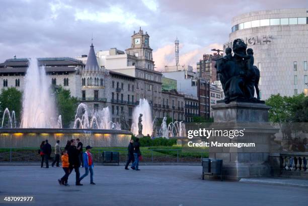 placa  de catalunya - plaza de catalunya foto e immagini stock