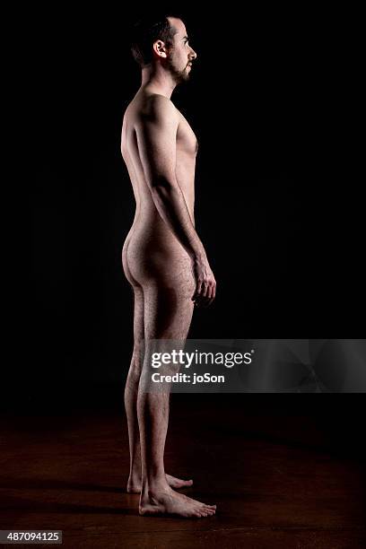 nude man, side view - chiaroscuro - fotografias e filmes do acervo