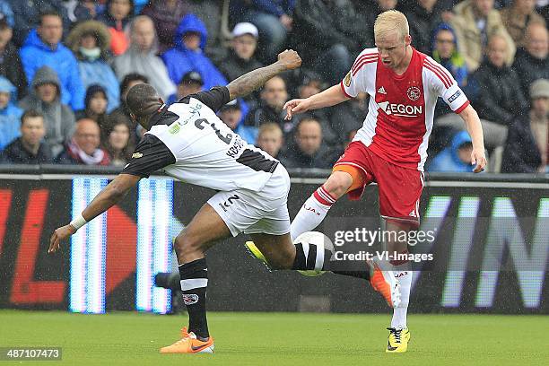 Milano Koenders of Heracles Almelo, Davy Klaassen of Ajax during the Dutch Eredivisie match between Heracles Almelo and Ajax at Polman stadium on...