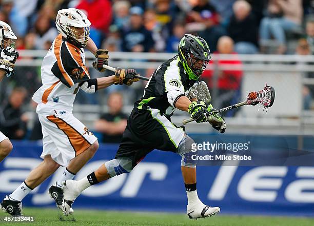 Greg Gurenlian of the Long Island Lizards carries the ball against the Rochester Rattlers at James M. Shuart Stadium on April 27, 2014 in Hempstead,...