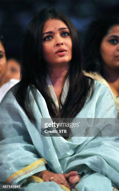 Indian Bollywood film actress Aishwarya Rai Bachchan attends the commemoration of the third death anniversary of Indian guru and spiritual leader...