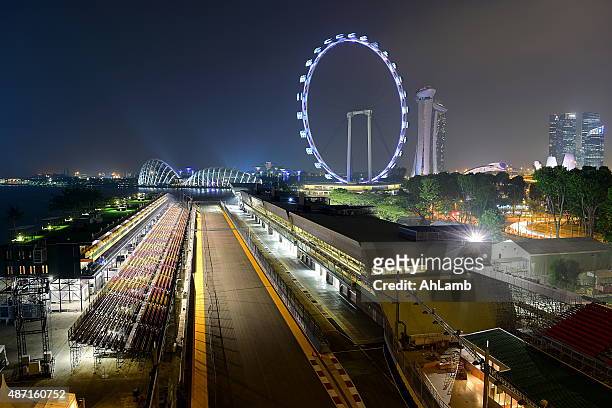formula one racing track, singapore - f1 car race stockfoto's en -beelden