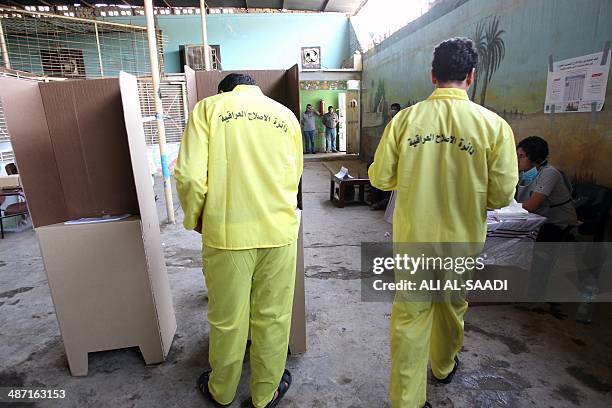 Iraqi inmates cast their ballot at a prison in Baghdad, on April 28, 2014 ahead of Iraq's first general elections since US troops withdrew in 2011....