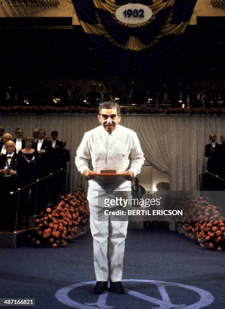 Colombian writer Gabriel Garcia Marquez acknowledges after receiving the Nobel Prize for Literature 10 December 1982 in Stockholm. AFP PHOTO BERTIL...